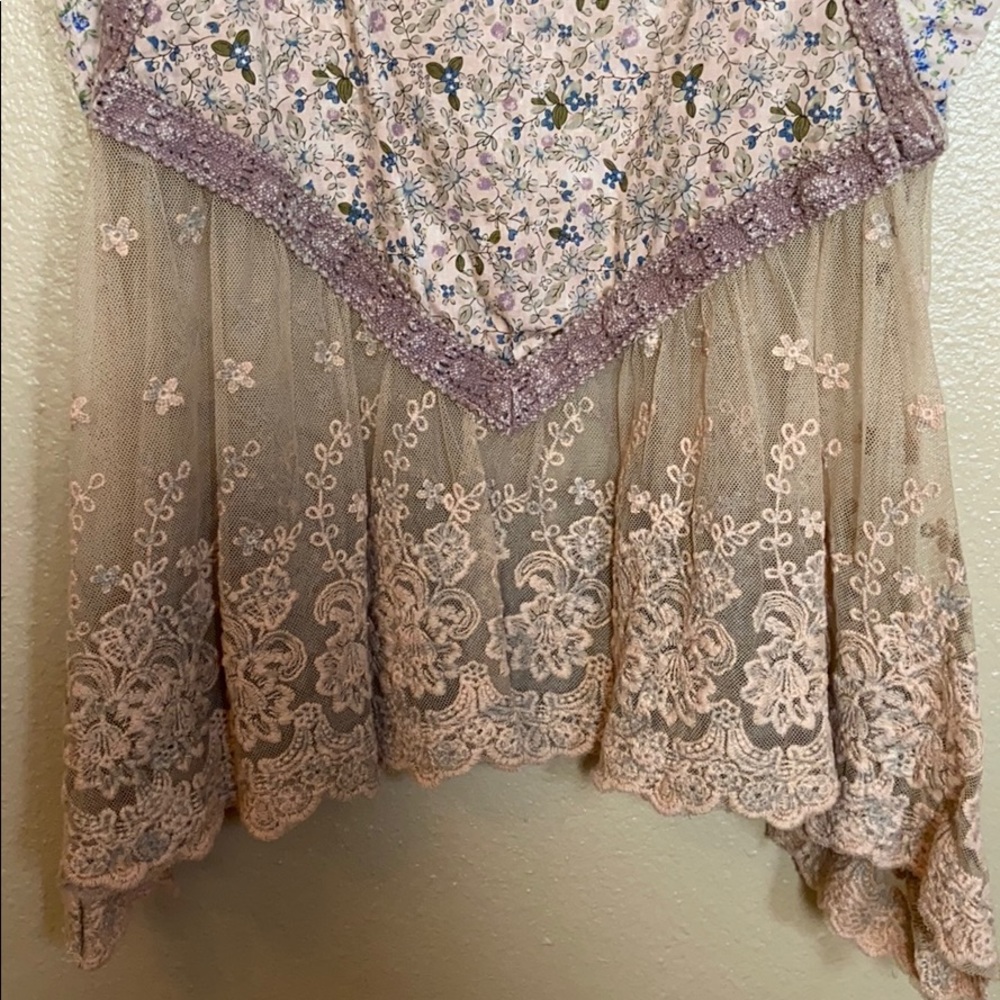 Tank Top w/ fun design & material - Picture 5 of 6